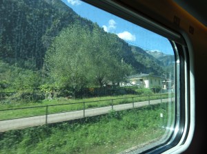 Zurich ti Milan by train