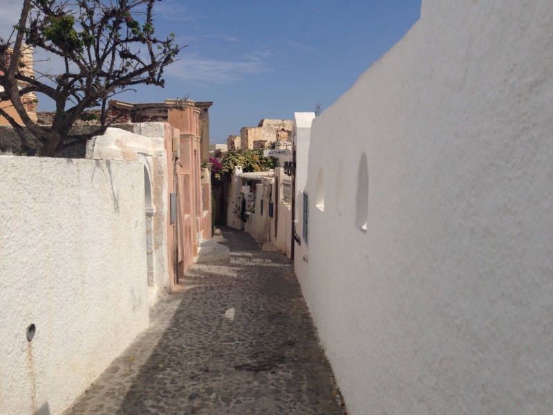 The more fascinating back streets (also taken at peak hour) although only 20m from main street, are deserted.