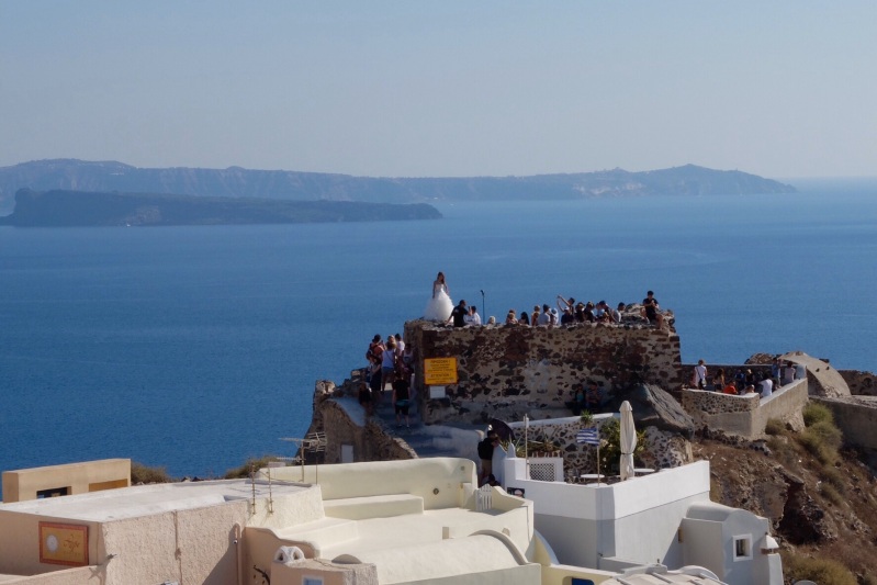 A head for heigths is required if you are going to get your wedding photos shot in Santorini
